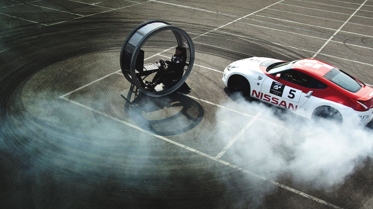 Nissan 370Z Nismo Doughnuts Around a Gran Tiurismo 6 Racing Simulator | Nissan GT Academy